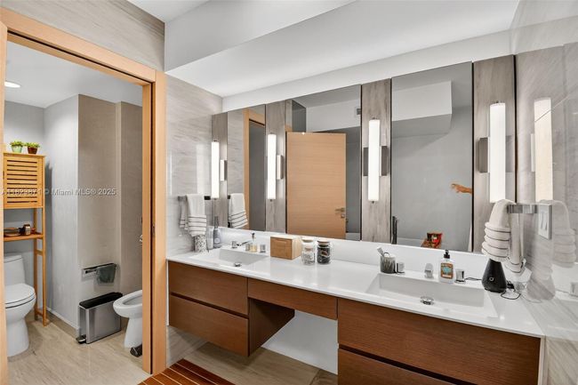 APT-1401 - 18671 Collins Ave, Condo with 3 bedrooms, 4 bathrooms and null parking in Sunny Isles Beach FL | Image 17