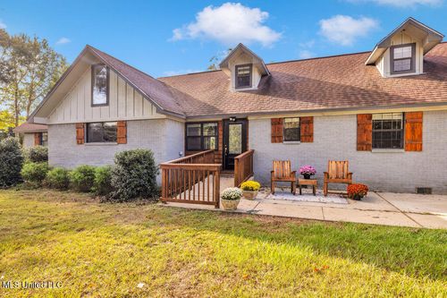 8012 Coleman Homestead Rd, Moss Point, MS, 39562-9396 | Card Image