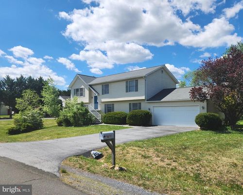 301 Montgomery Cir, STEPHENS CITY, VA, 22655-5932 | Card Image