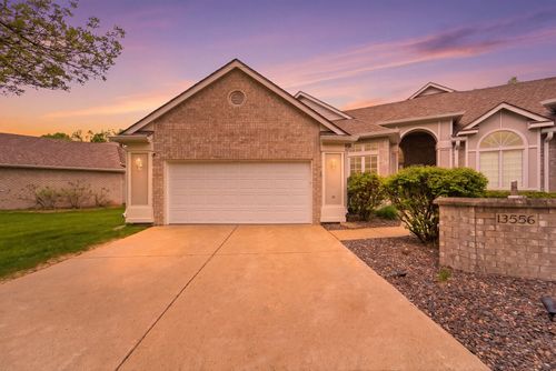 13556 Village Ct, Clive, IA, 50325-8503 | Card Image