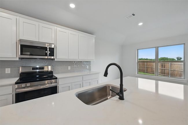 1401 Quail Creek Dr, House other with 3 bedrooms, 2 bathrooms and null parking in Cleburne TX | Image 10