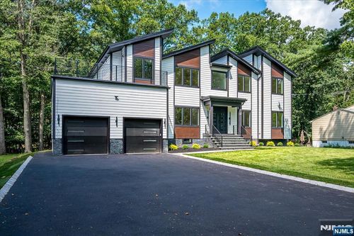 67 Falcon Rd, Livingston, NJ, 07039-4414 | Card Image
