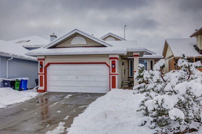 124 Valley Meadow Close Nw, Home with 4 bedrooms, 3 bathrooms and 2 parking in Calgary AB | Image 1