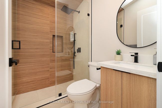 1048 Roosevelt Rd, House attached with 5 bedrooms, 6 bathrooms and 2 parking in Mississauga ON | Image 32