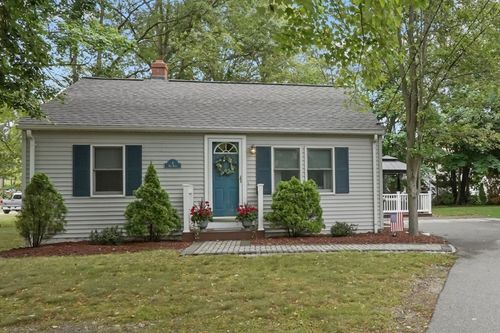 4 Mott Dr, Attleboro, MA, 02703-8134 | Card Image