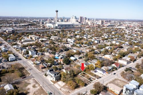 621 S Pine St, San Antonio, TX, 78203-1546 | Card Image