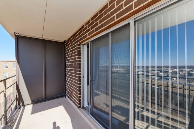 APT-1704 - 7033 N Kedzie Ave, Condo with 2 bedrooms, 2 bathrooms and 2 parking in Chicago IL | Image 23