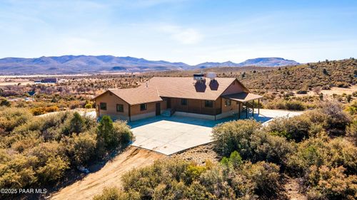 18700 S Aggie Hodge Rd, Peeples Valley, AZ, 86332 | Card Image