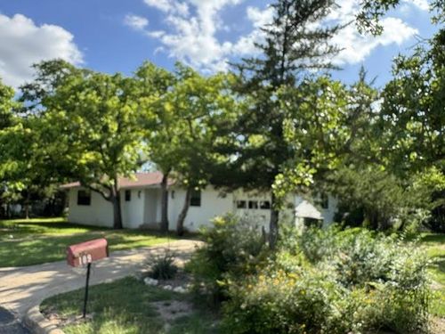 109 Glenwood Dr, Fredericksburg, TX, 78624-2909 | Card Image