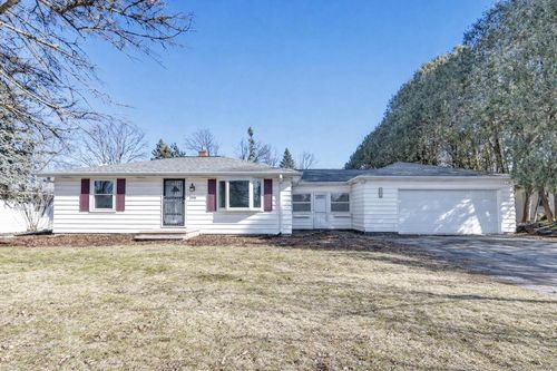 2940 N Oneida Street, GRAND CHUTE, WI, 54911 | Card Image