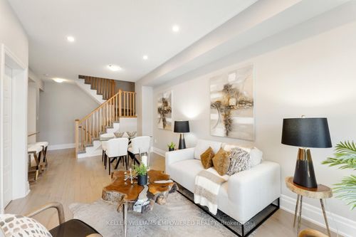 7 Delano Way, Newmarket, ON, L3X0L1 | Card Image