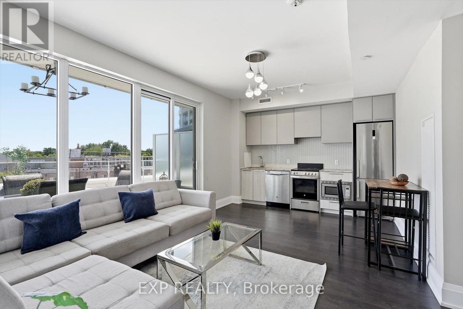 Residential Lease in Toronto (Edenbridge-Humber Valley) 2