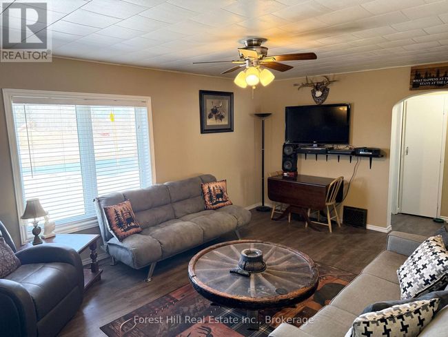 10709 Hwy 522 Highway, House other with 2 bedrooms, 1 bathrooms and 4 parking in Parry Sound Remote Area (Arnstein) ON | Image 5