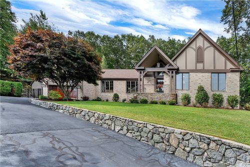 35 Timberland Dr, Lincoln, RI, 02865-1013 | Card Image