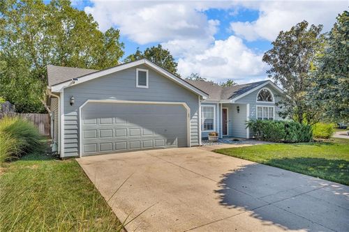 2516 Via Linda Dr, Lawrence, KS, 66047-3323 | Card Image