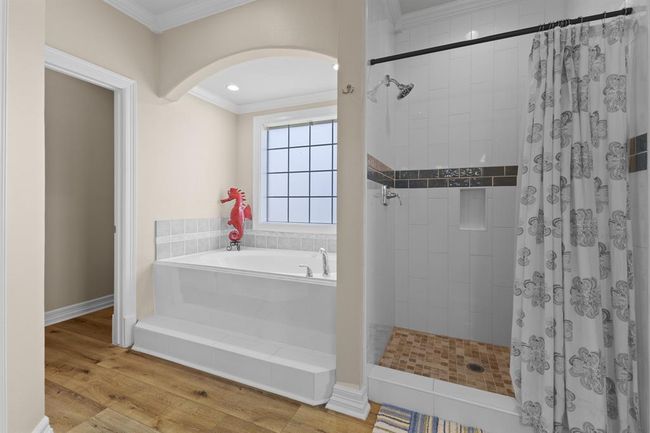 Primary Bathroom | Image 13