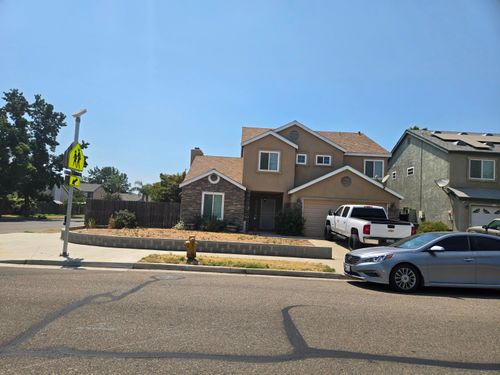 795 N Milner St, Tulare, CA, 93274-1721 | Card Image