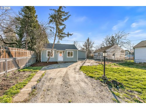 745 Dakota Ave, Medford, OR, 97501-3401 | Card Image