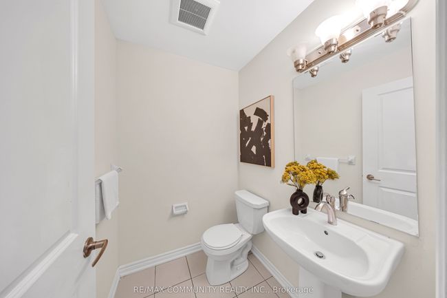 2205 Grainger Loop, House attached with 4 bedrooms, 3 bathrooms and 1 parking in Innisfil ON | Image 12
