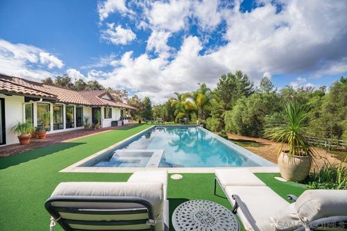 11 Country Glen Rd, Fallbrook, CA, 92028-9231 | Card Image