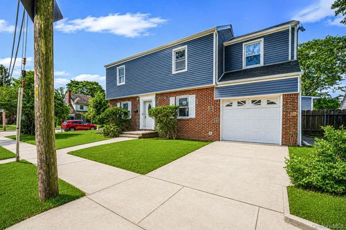 1 Hudson Ct, Lynbrook, NY, 11563-1029 | Card Image