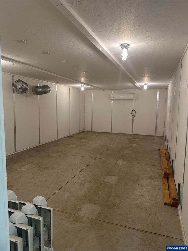 24404 Highway 20, House other with 3 bedrooms, 1 bathrooms and null parking in Philomath OR | Image 18
