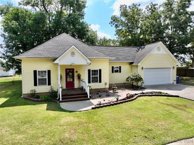 311 Nw 1st Street, House other with 3 bedrooms, 2 bathrooms and null parking in Checotah OK | Image 1