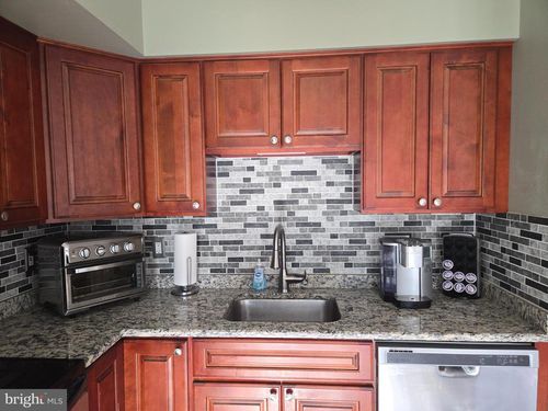 9113 Ridgefield Ln, FREDERICK, MD, 21701-5829 | Card Image