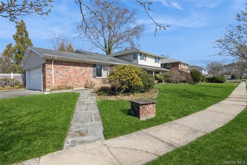 3 Clemson Ln, Woodbury, NY, 11797-2205 | Card Image