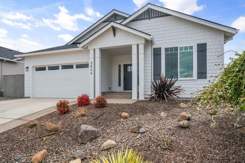 3844 Arena Dr, Medford, OR, 97504-9530 | Card Image