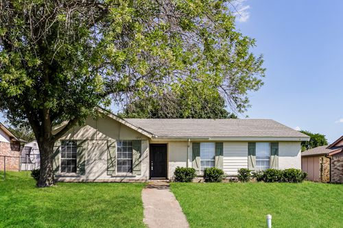 1217 Meadow Creek Dr, Lancaster, TX, 75146-1323 | Card Image