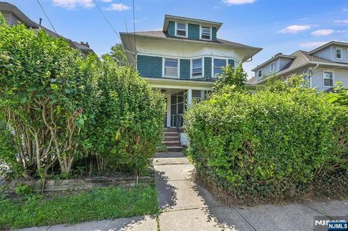 27 N Willow St, Montclair, NJ, 07042-3547 | Card Image