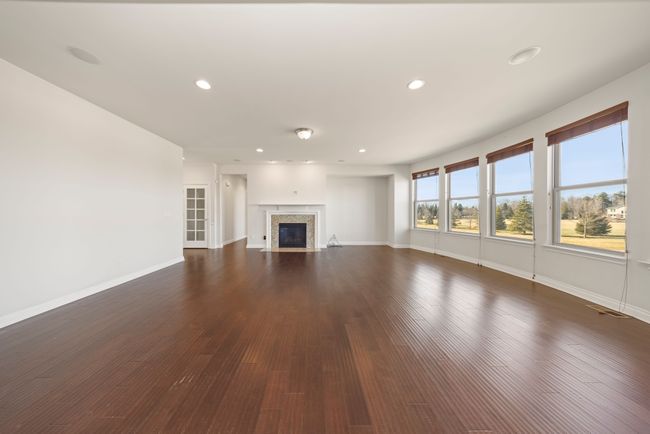VIEWS OF LARGE WINDOWS BRINGING IN NATURAL LIGHT | Image 11