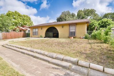 1011 S Brownleaf St, House other with 3 bedrooms, 1 bathrooms and null parking in San Antonio TX | Image 2