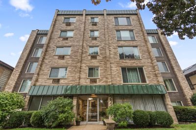 4B - 224 S Oak Park Avenue, Condo with 2 bedrooms, 2 bathrooms and 1 parking in Oak Park IL | Image 1