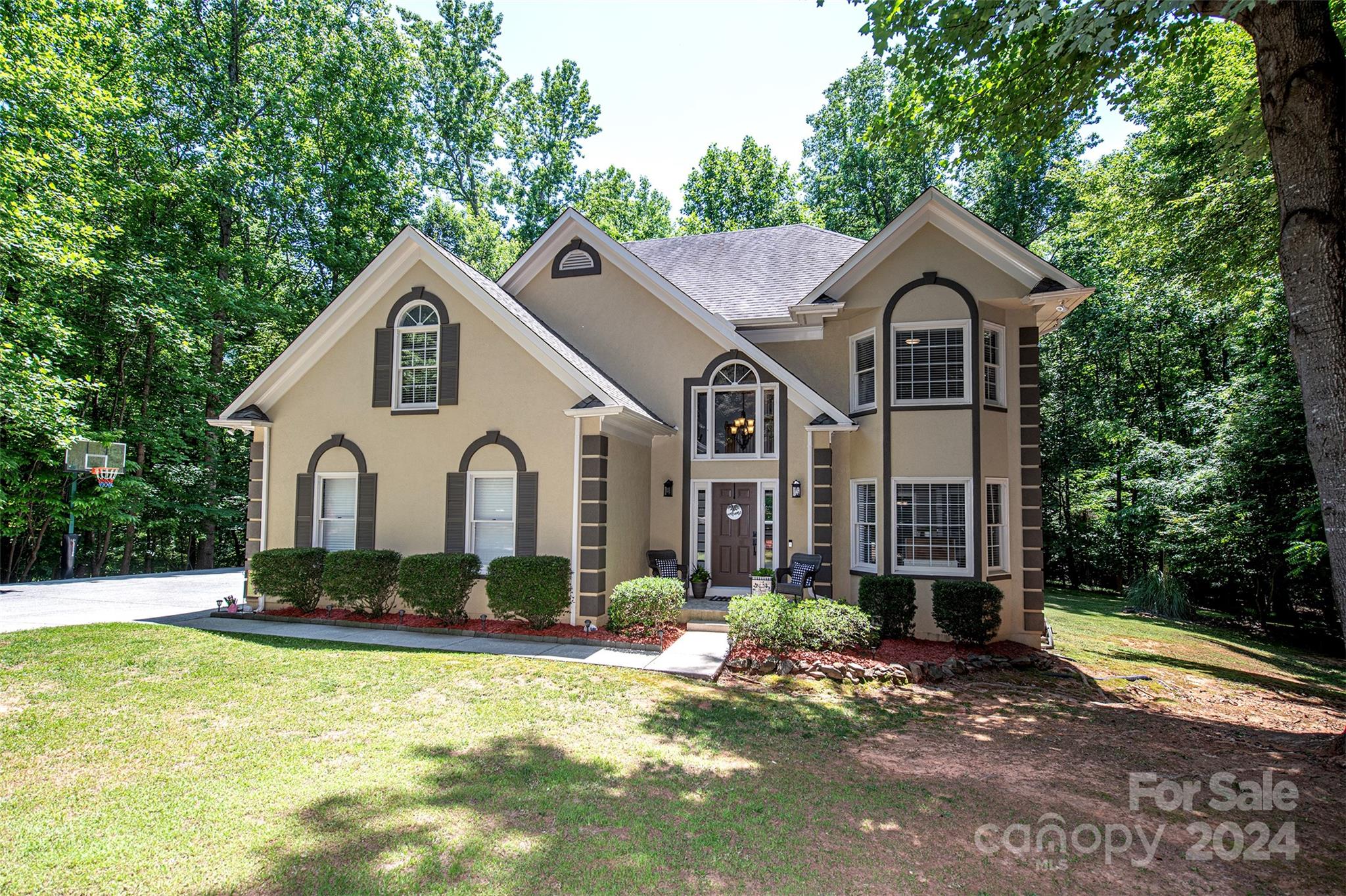 Whisperwood Ct, Matthews, NC 28104