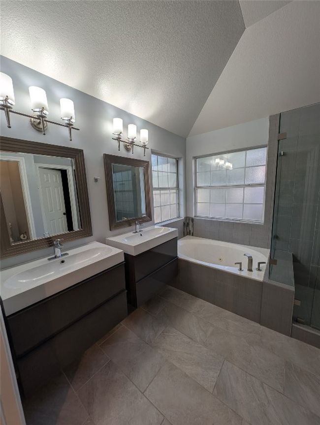 Updated master bathroom with jacuzzi | Image 11