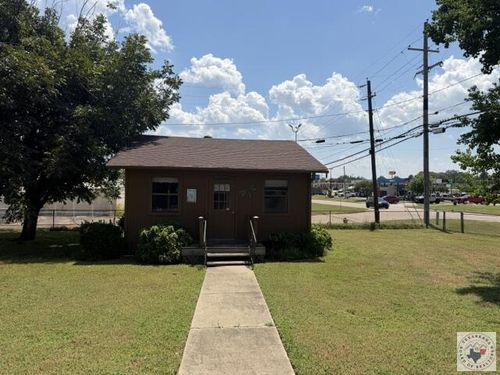923 Japonica Drive, Wake Village, TX, 75501 | Card Image