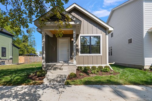 1752 Fischer St, Detroit, MI, 48214-2837 | Card Image