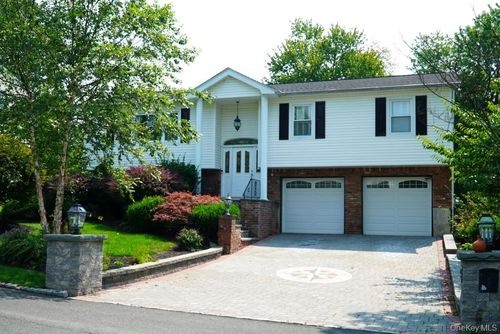19 Pittsford Way, Nanuet, NY, 10954-3519 | Card Image