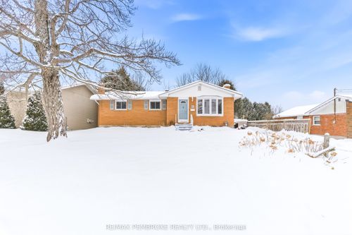 41 Selkirk St, Petawawa, ON, K8H1P1 | Card Image