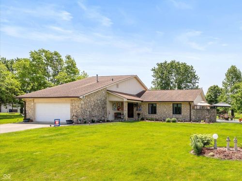8111 Timberwood Dr, Plainfield, IN, 46168-7871 | Card Image