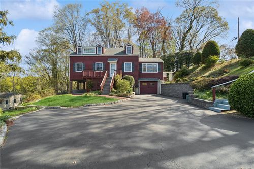 15 Wainscott Ln, East Setauket, NY, 11733-3811 | Card Image