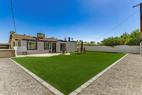 6952 W Wolf St, Phoenix, AZ, 85033-1518 | Card Image