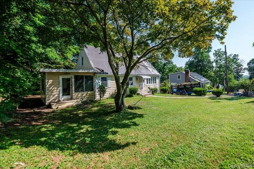 10 Hampton Ter, White Plains, NY, 10607-2015 | Card Image