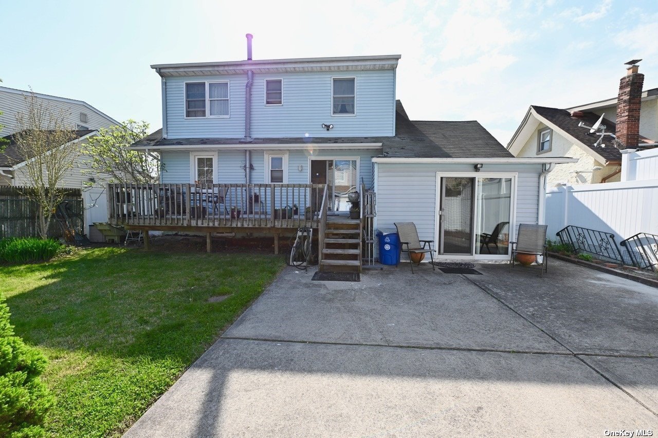 4th St, Oceanside, NY 11572