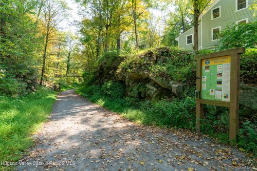 9 Mountain Rd, Rosendale, NY, 12472-9652 | Card Image