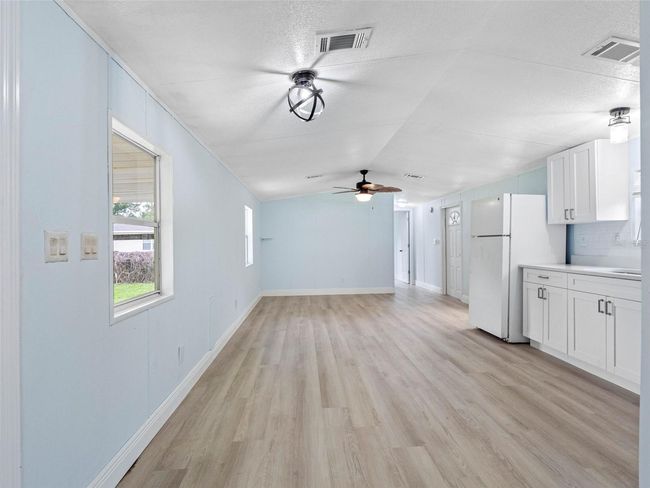 8714 N Meadowview Cir, House other with 2 bedrooms, 2 bathrooms and null parking in Tampa FL | Image 8