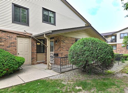 4502 S Greenridge Circle, Greenfield, WI, 53220 | Card Image