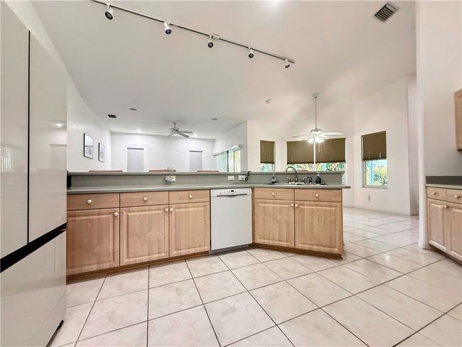 51 Joy Haven Dr, House other with 3 bedrooms, 2 bathrooms and null parking in SEBASTIAN FL | Image 13